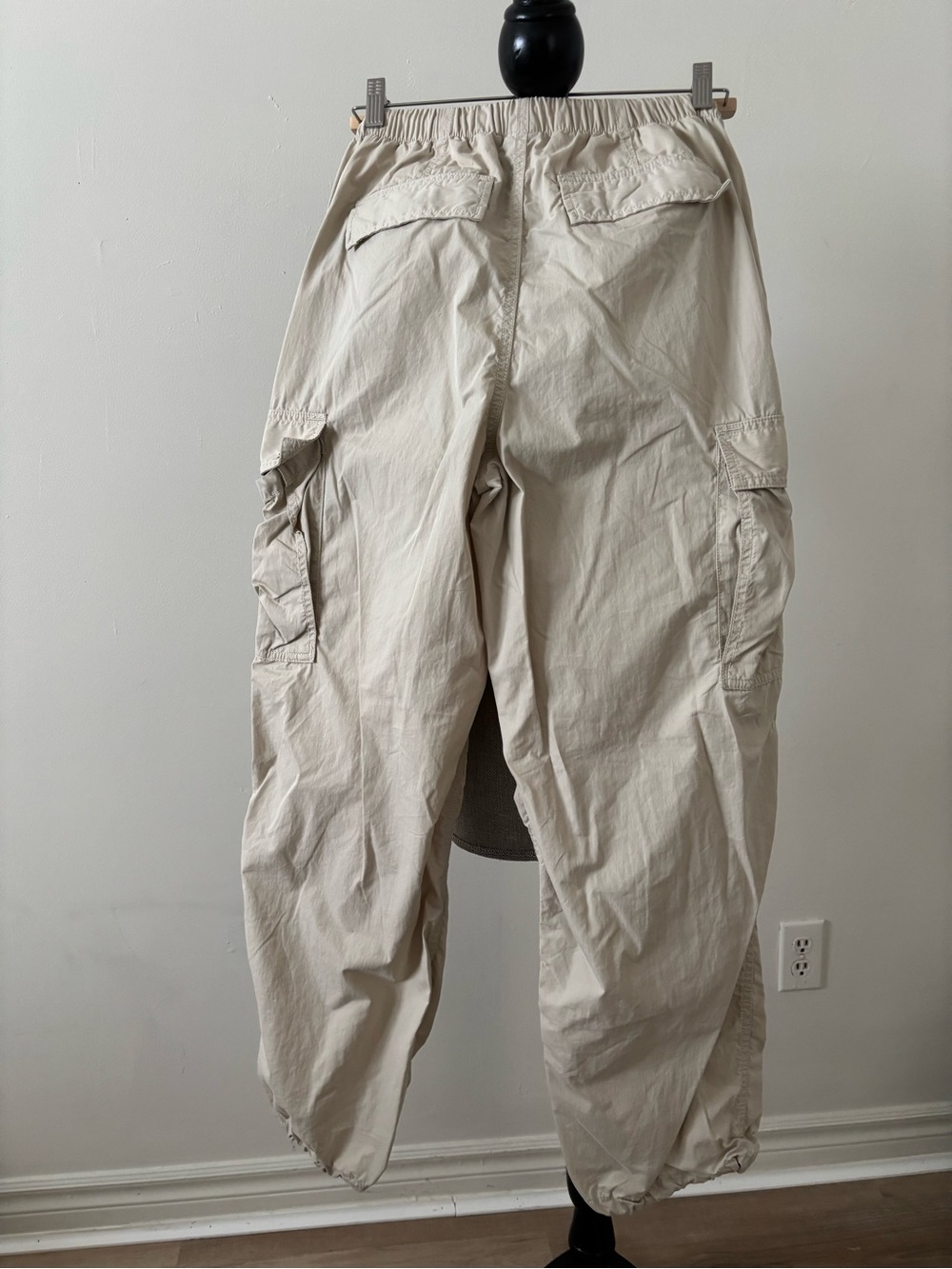 TNA Aritzia MulleinSquad Pocket Parachute Pants - Picture 7 of 8
